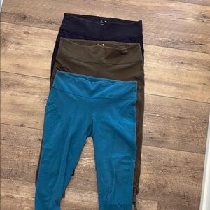 3 pairs of yoga pants